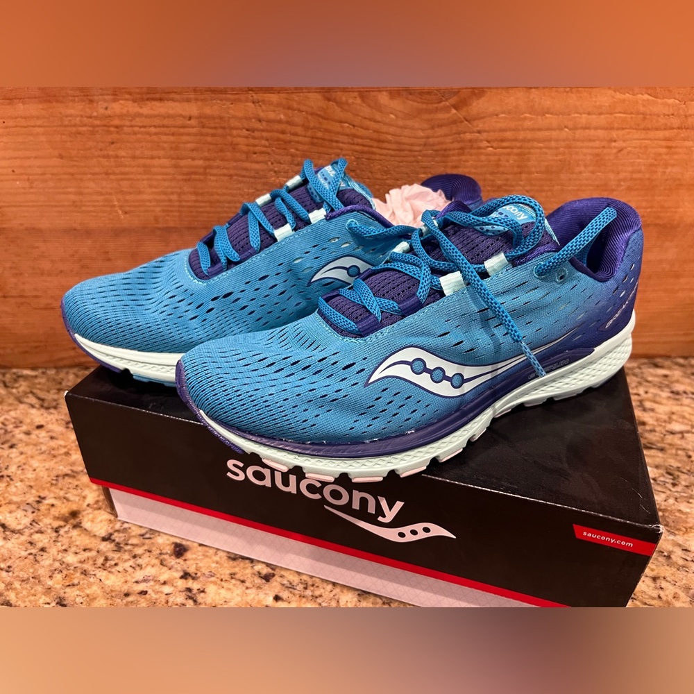 NEW Saucony women’s sz 10 Breathru 3, blue/mint